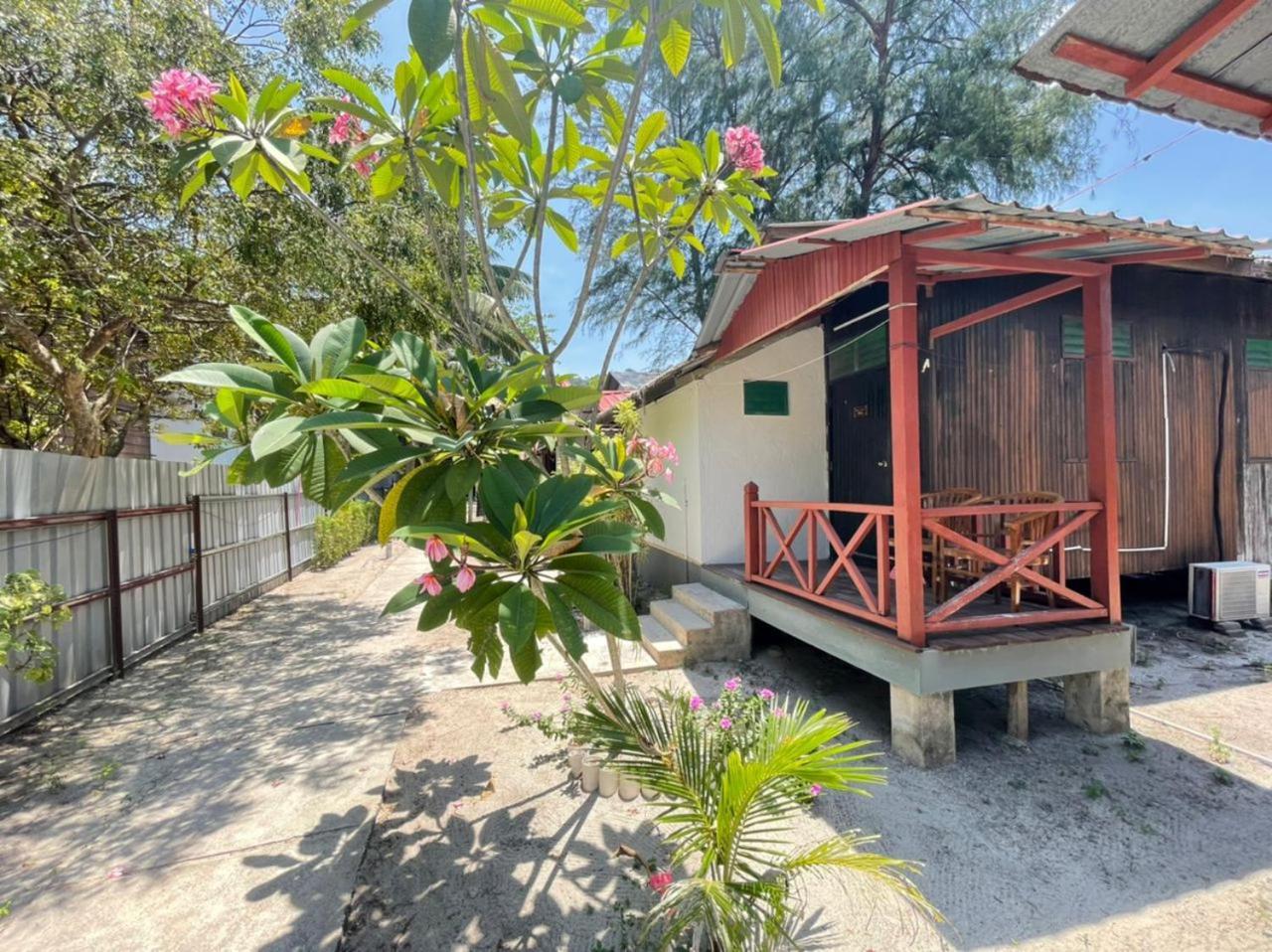 B'First Chalet Perhentian Island Kampung Kuala Besut Exterior photo