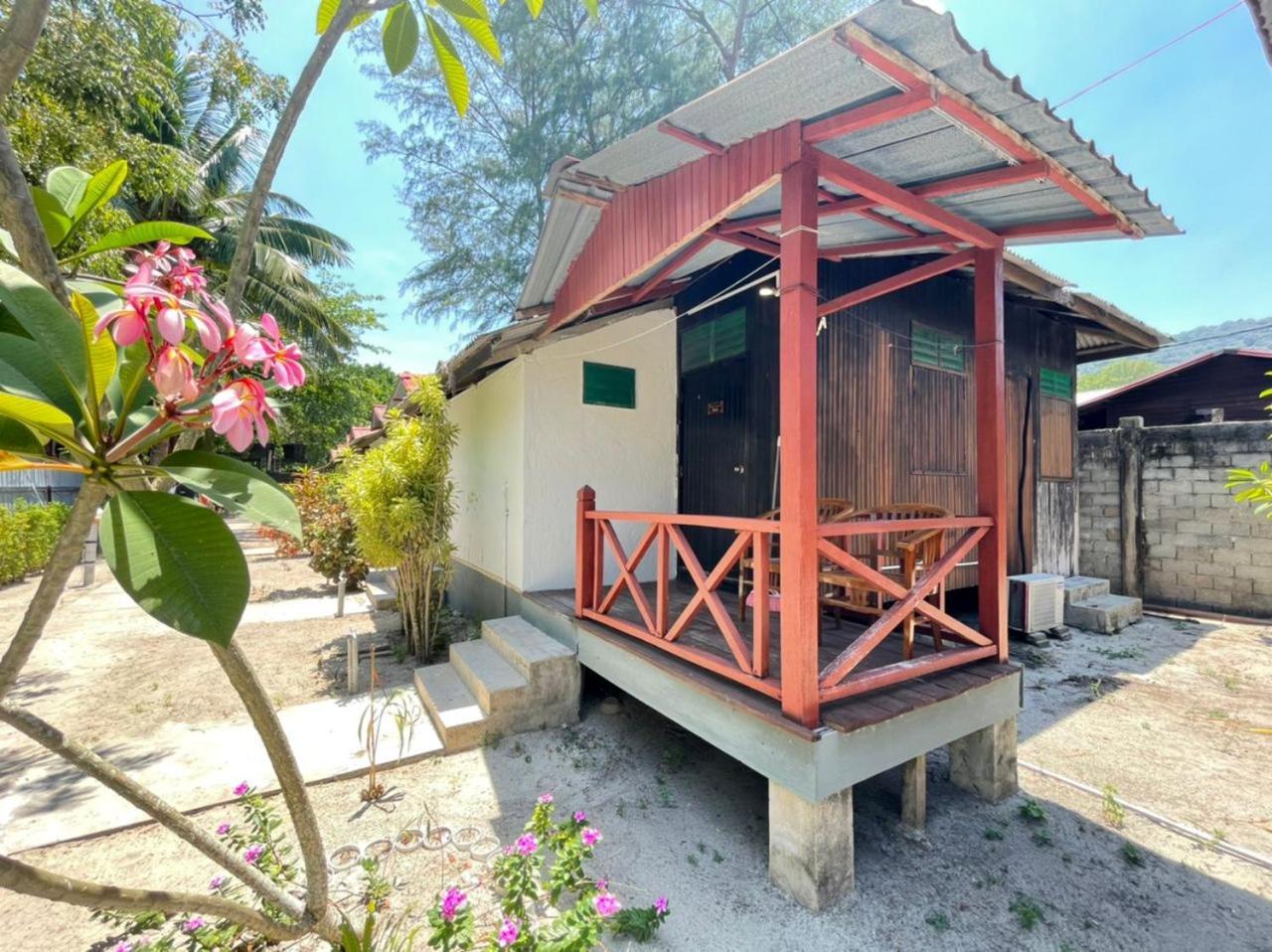 B'First Chalet Perhentian Island Kampung Kuala Besut Exterior photo