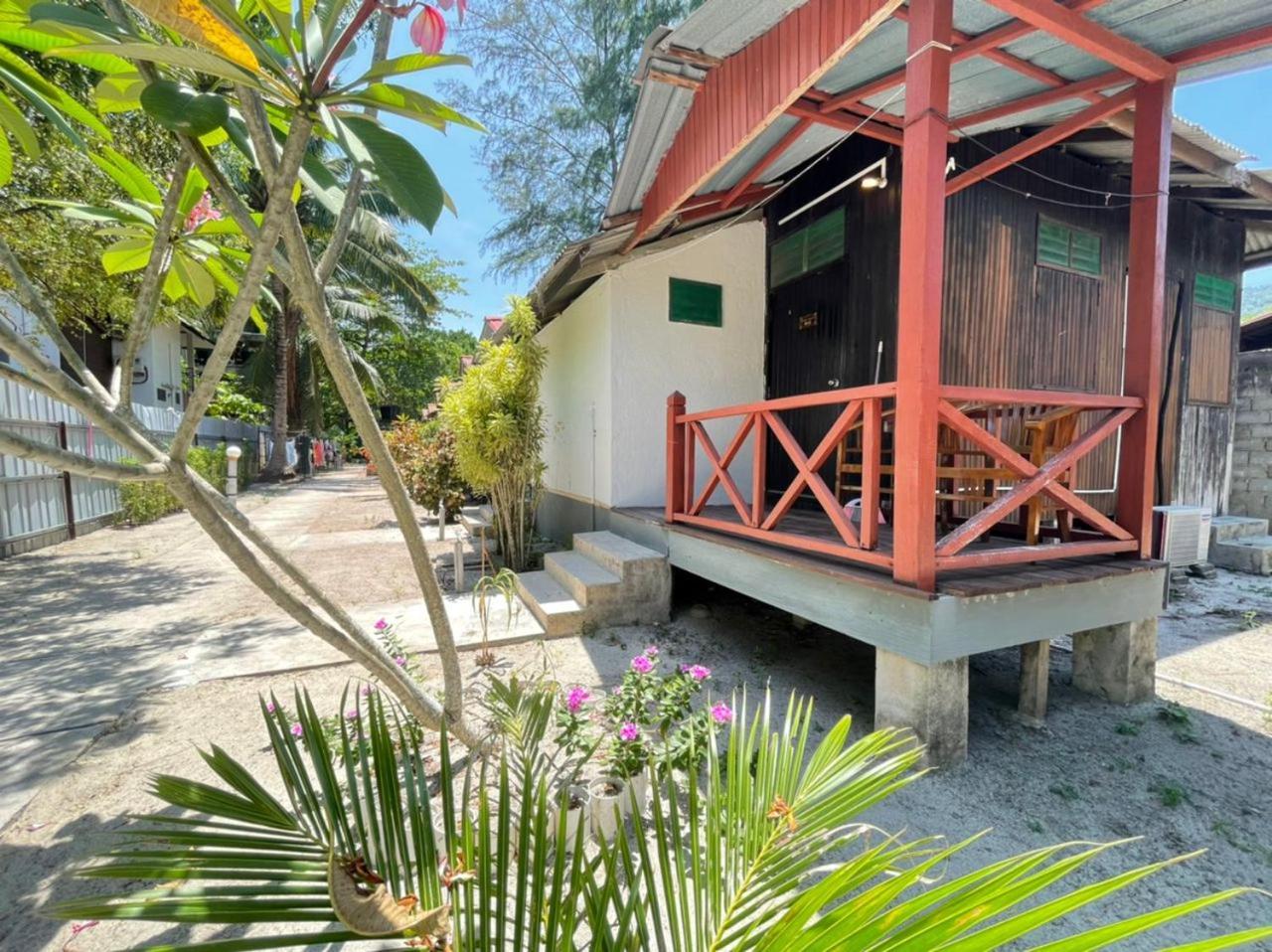 B'First Chalet Perhentian Island Kampung Kuala Besut Exterior photo